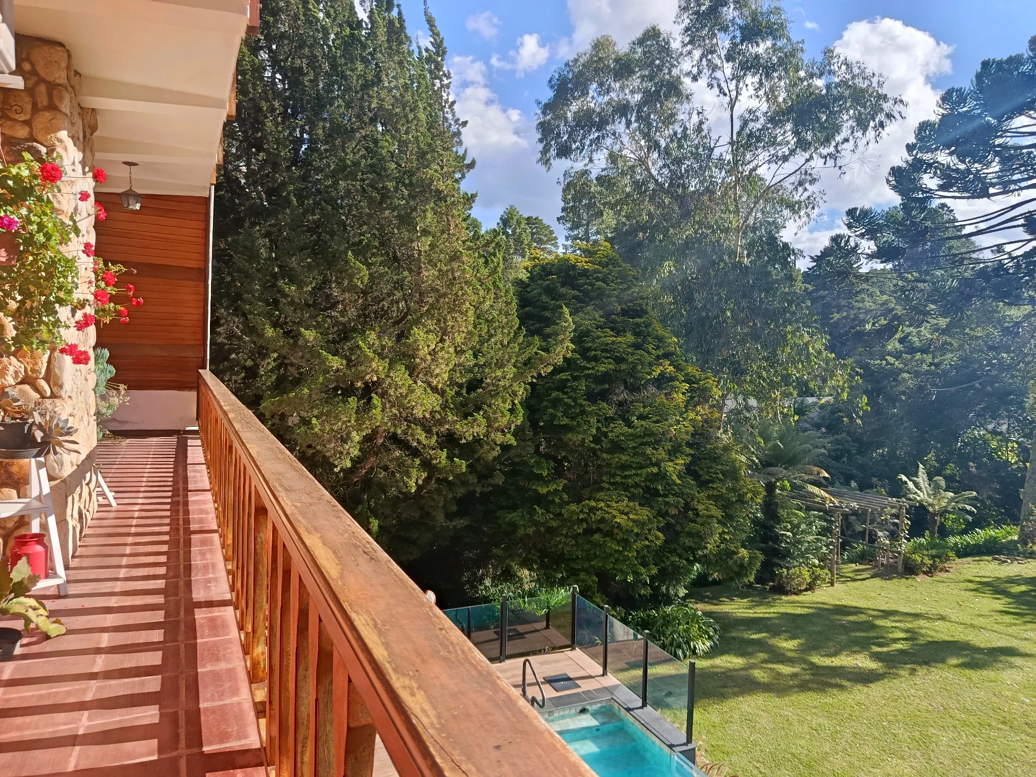 Casa à venda com 4 suítes no Alto do Capivari em Campos do Jordão/SP.