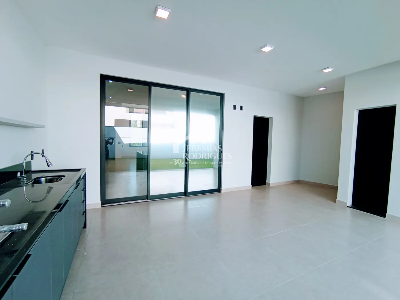 Casa para venda e locação com 3 dormitórios no Condomínio Campos do Conde II - Chambord em Tremembé/SP