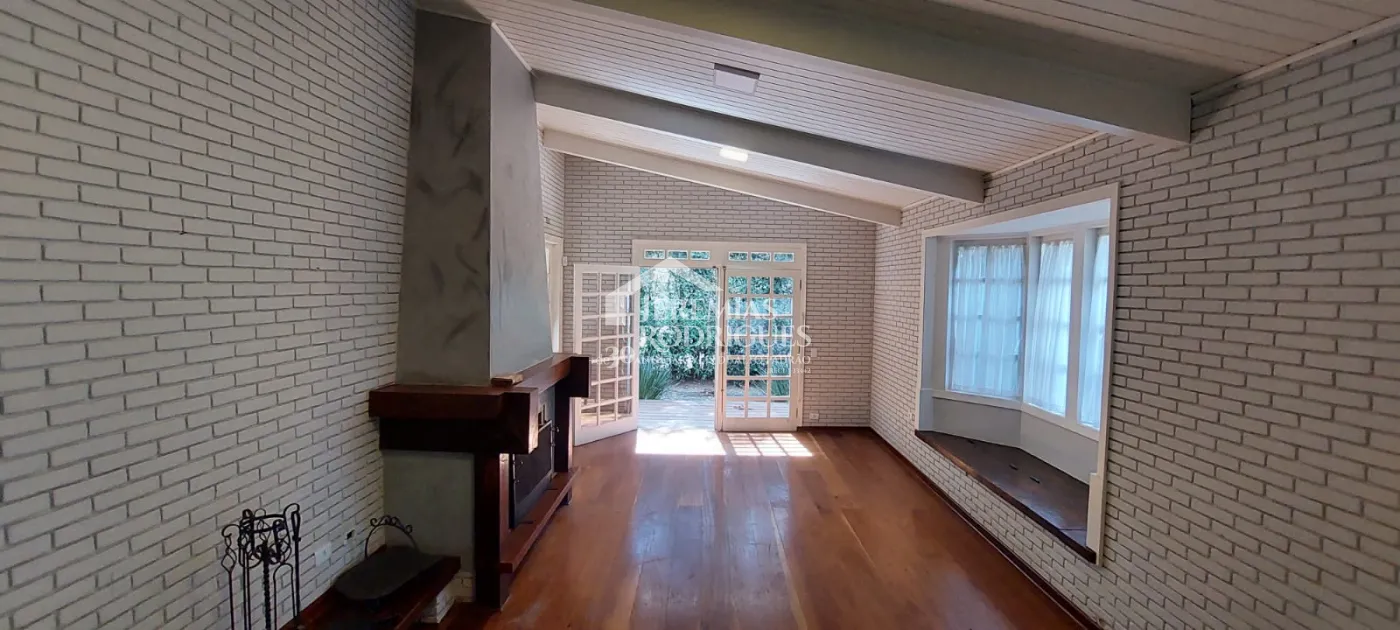 Casa com 3 dormitórios no Bairro Capivari - Campos do Jordão/SP