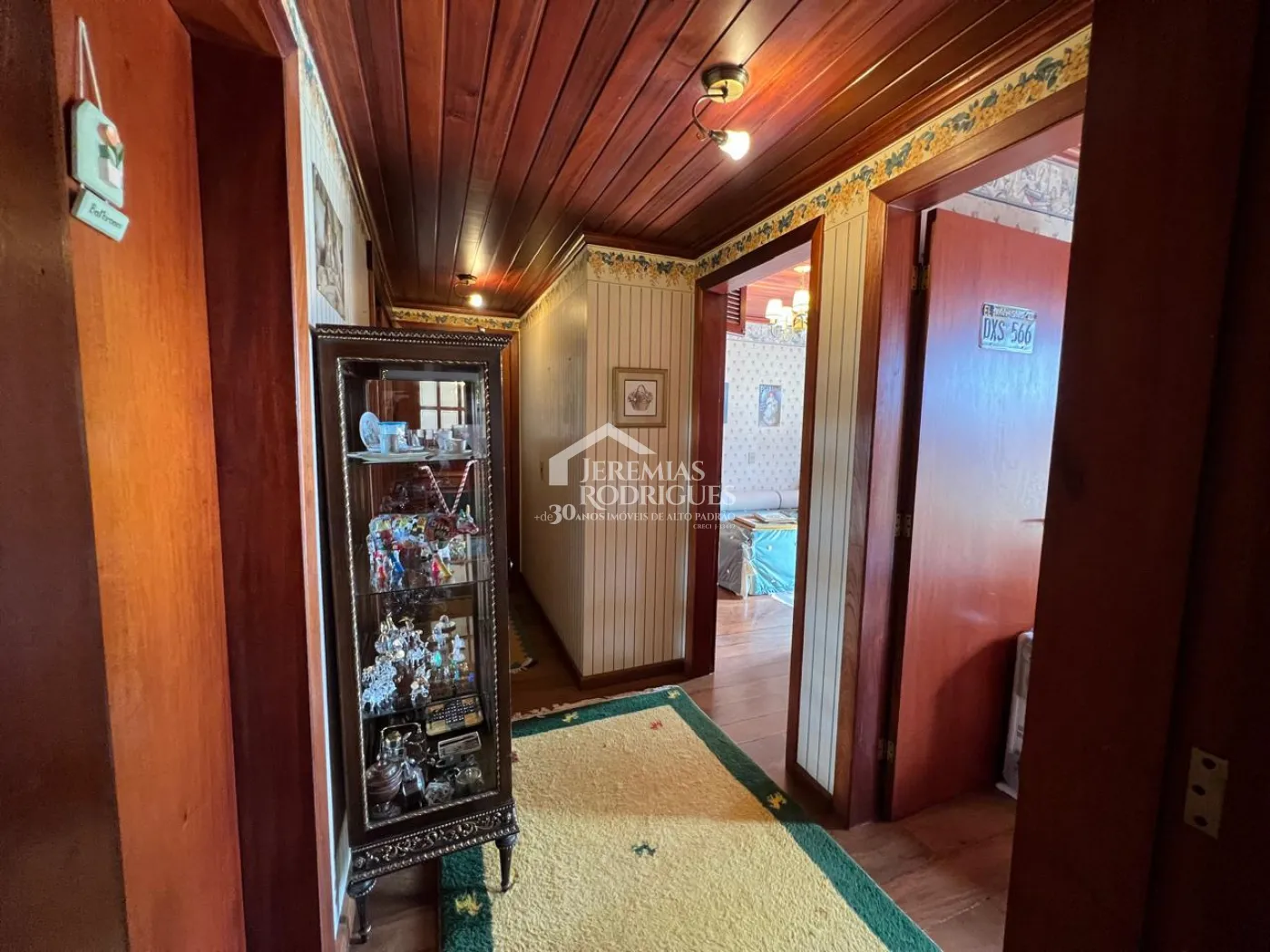 Apartamento à venda com 4 dormitórios, 324m² no Condomínio Le Bourg Saint Maurice em Campos do Jordão/SP.