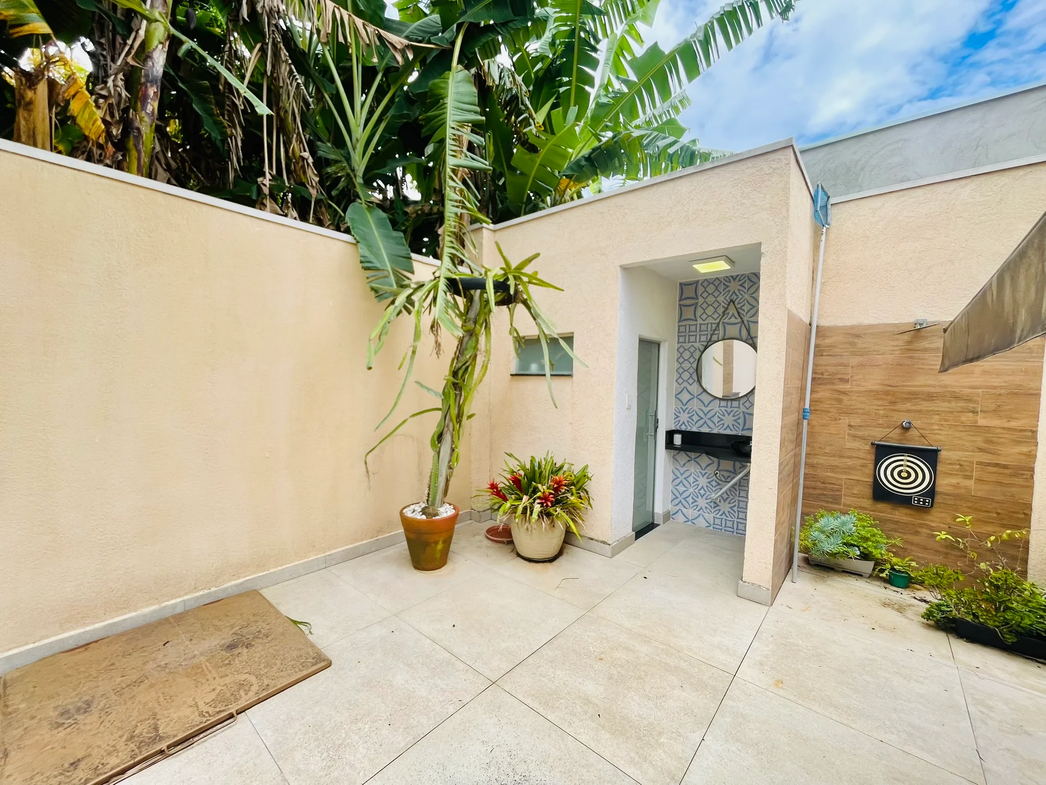 Casa à venda com 3 dormitórios no Condomínio Parque das Araucárias em Tremembé/SP. 