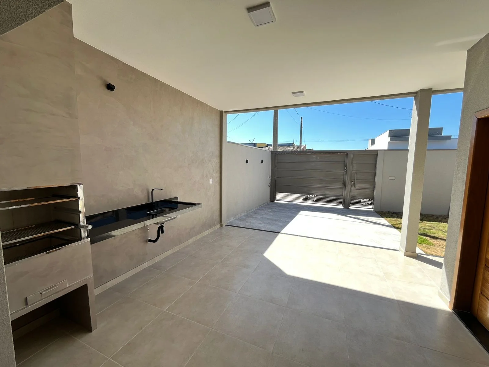 Casa à venda no Santa Clara – 3 quartos, suíte, área gourmet | Pindamonhangaba