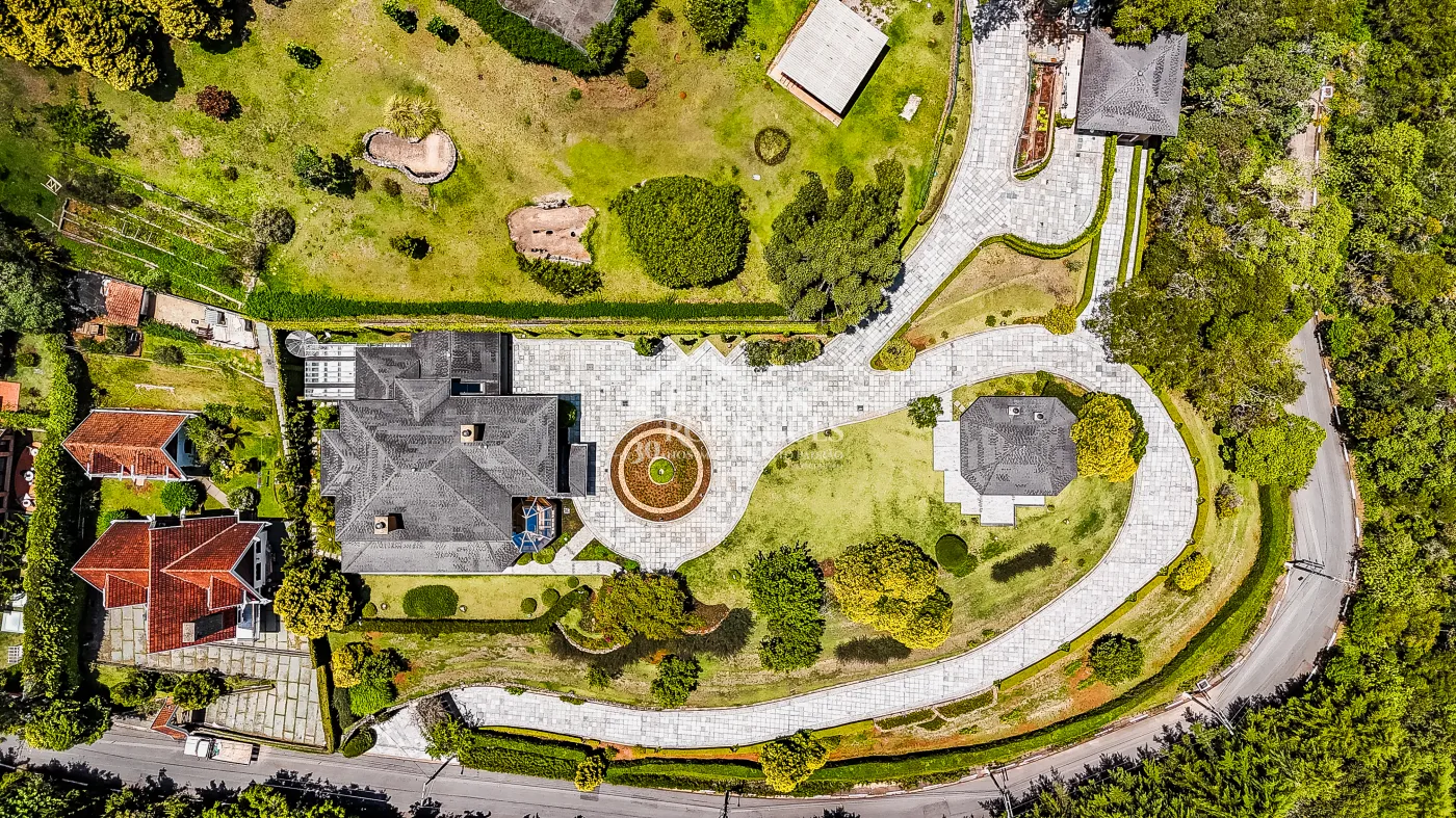 Casa com 4 suítes, 670 m² - Alto do Capivari - Campos do Jordão/SP.