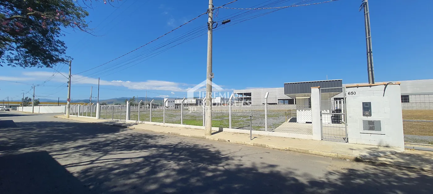Terreno comercial para venda e locação com 3.657 m² no bairro Feital em Pindamonhangaba/SP