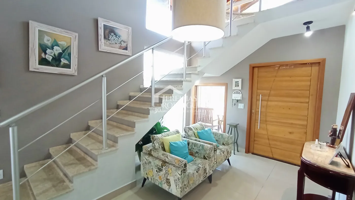 Casa à venda com 3 suítes no Condomínio Moema Ville em Pindamonhangaba/SP.