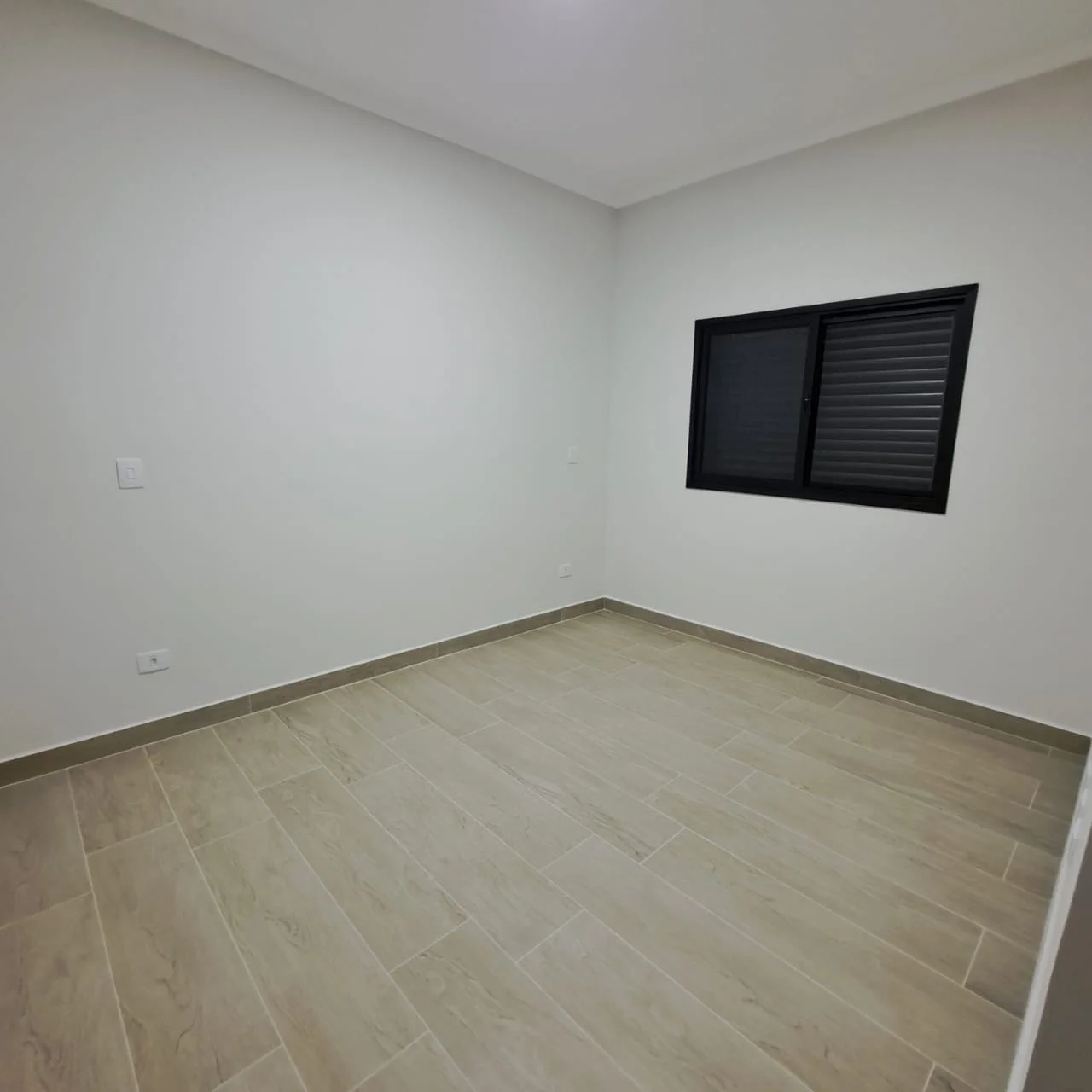 Casa à venda com 3 dormitórios no Condomínio Ouro Ville em Taubaté/SP. 