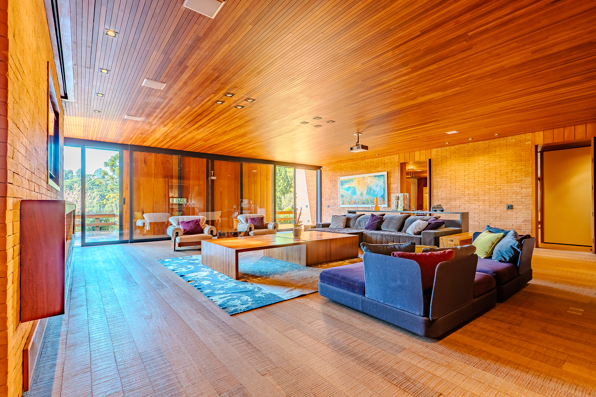 Mansão à venda com 7 suítes no Condomínio Vila Simonsen em Campos do Jordão/SP.