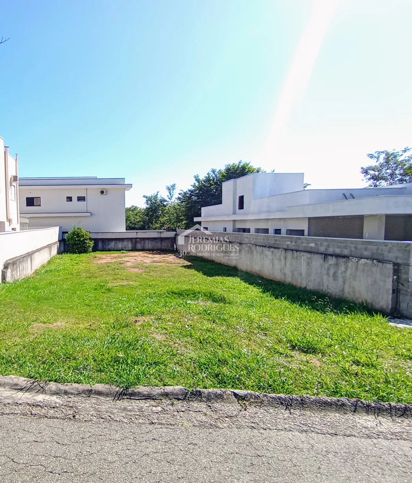 Terreno à venda com 405 m² no Condomínio Reserva dos Lagos em Pindamonhangaba/SP