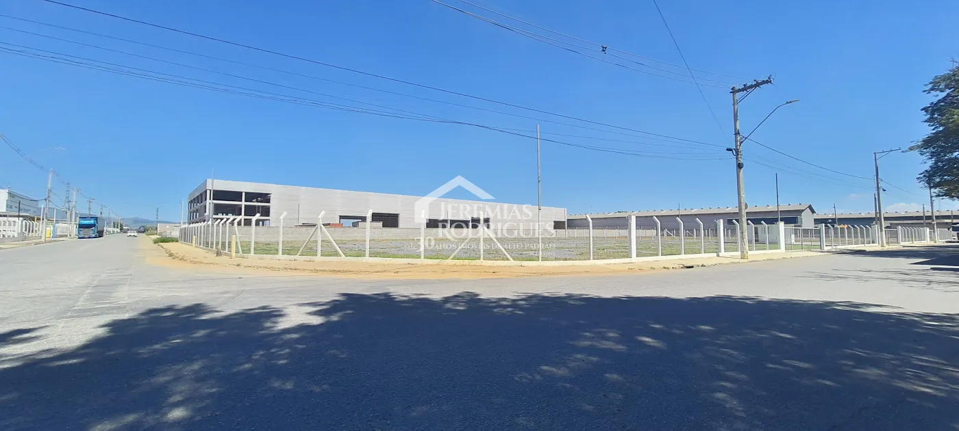 Terreno comercial para venda e locação com 3.657 m² no bairro Feital em Pindamonhangaba/SP