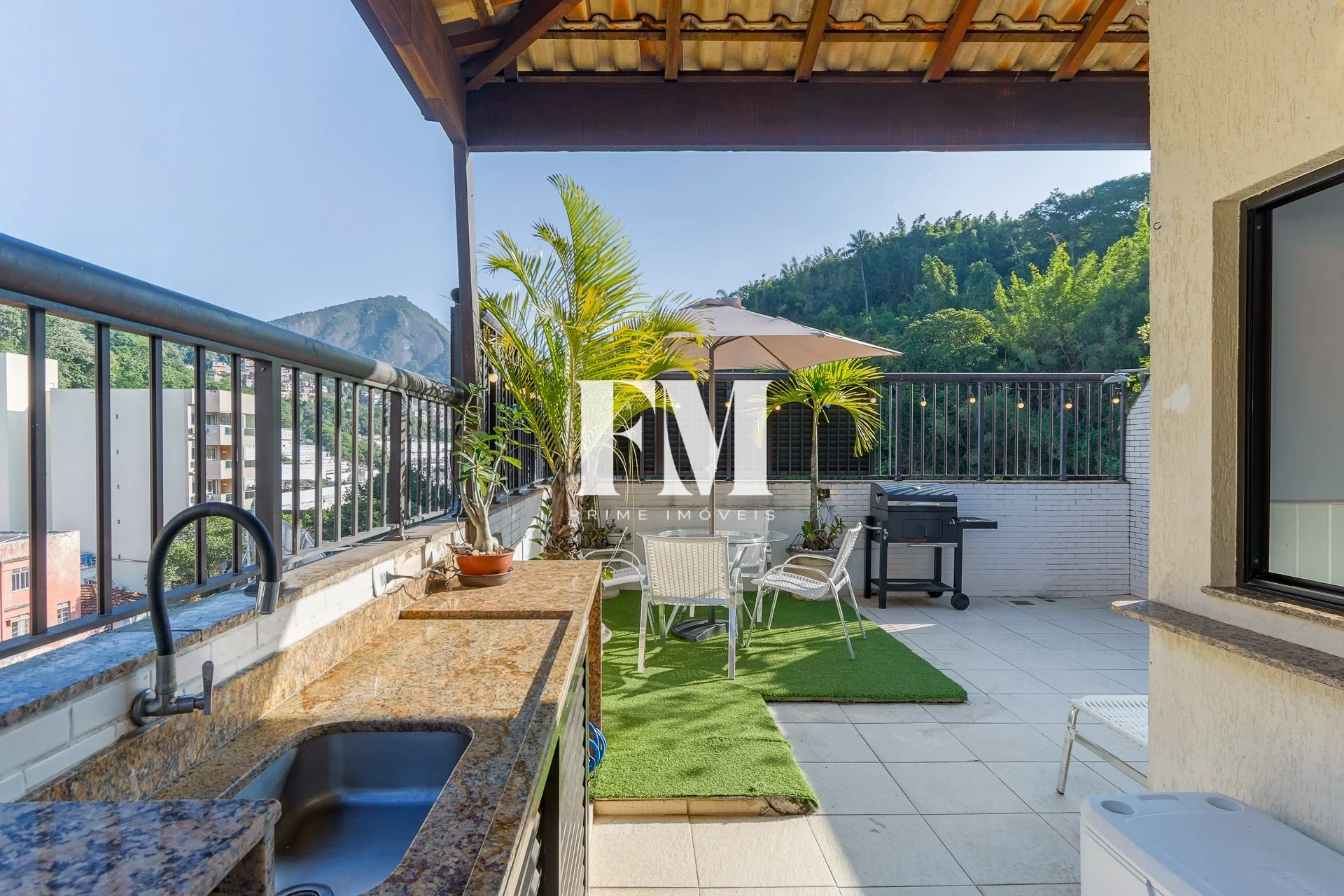 Botafogo | Cobertura Duplex | 2 Suítes | 115m² com Terraço, Vista Cartão-Postal e Lazer Completo