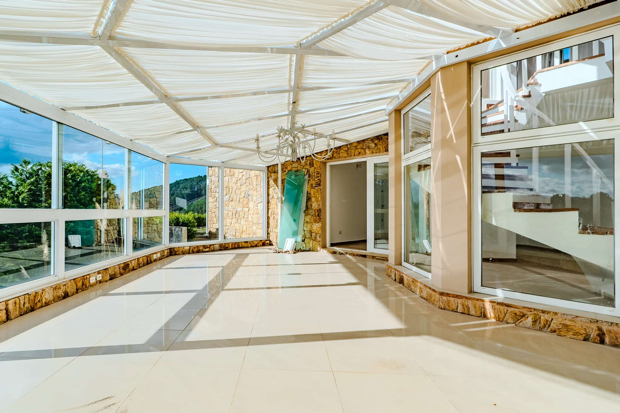 Casa á venda no Condomínio Recanto do Sol em Campos do Jordão/SP.