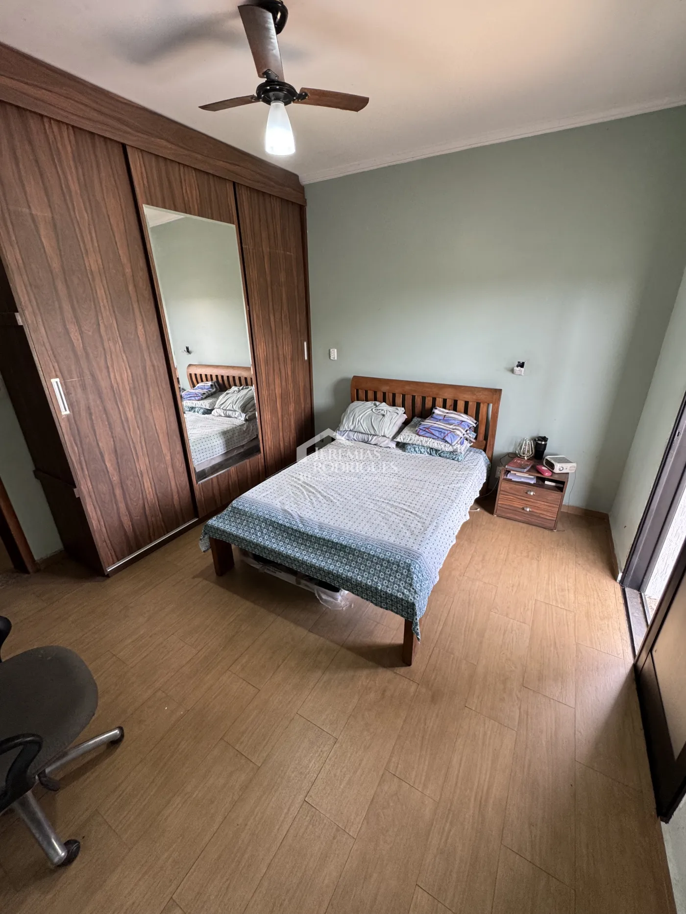 Casa à venda com 3 dormitórios no Condomínio Real Ville - Pindamonhangaba/SP.