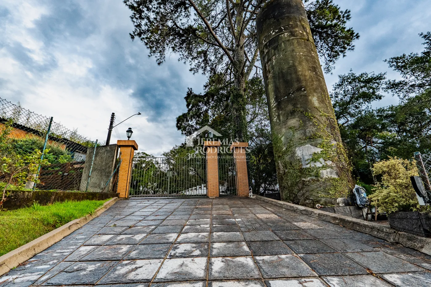 Casa com 4 suítes, 670 m² - Alto do Capivari - Campos do Jordão/SP.