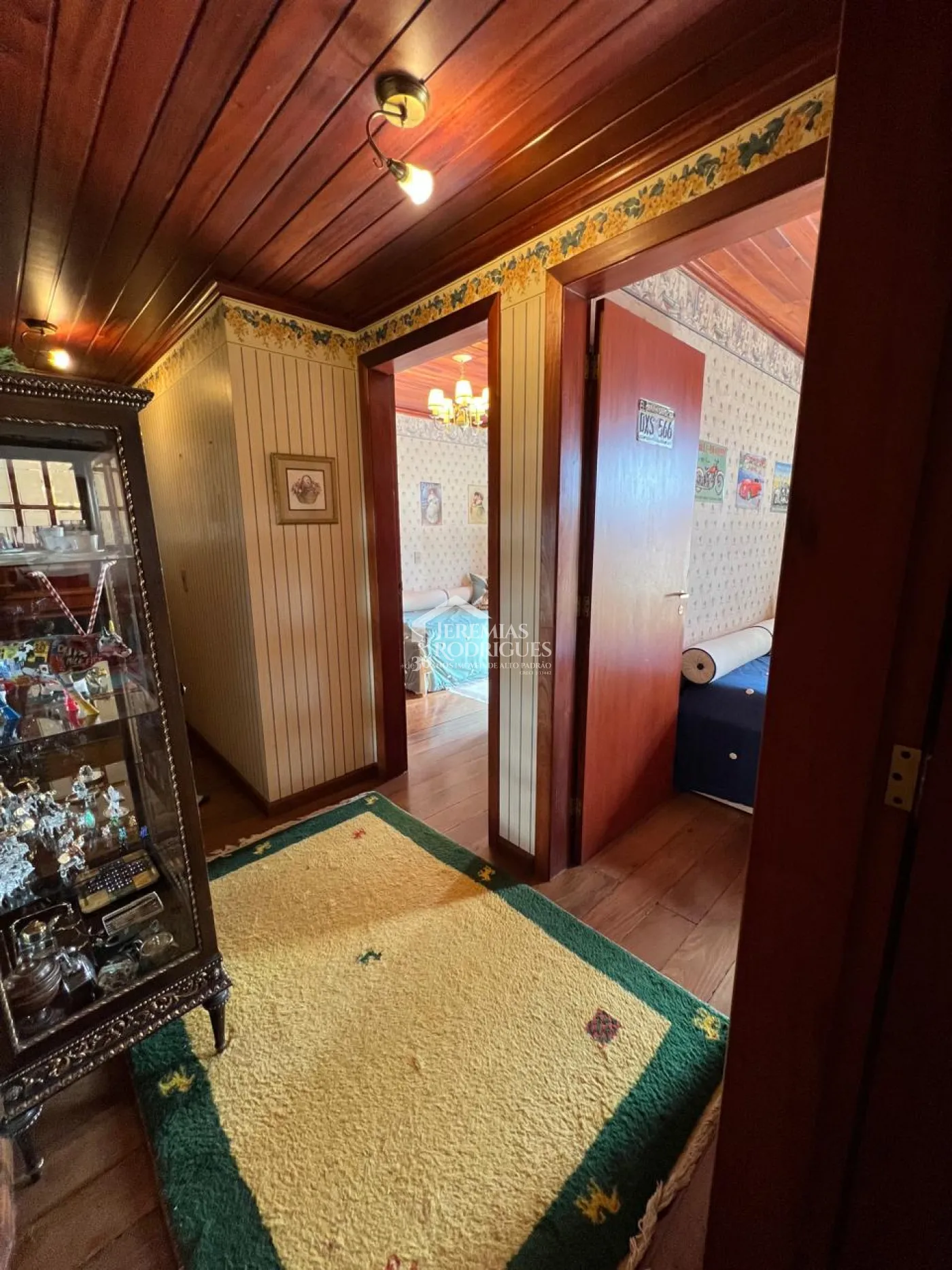 Apartamento à venda com 4 dormitórios, 324m² no Condomínio Le Bourg Saint Maurice em Campos do Jordão/SP.