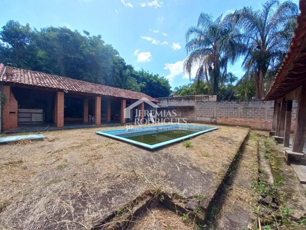 Espetacular casa térrea com piscina, quintal amplo e ótima localização - Pindamonhangaba/SP