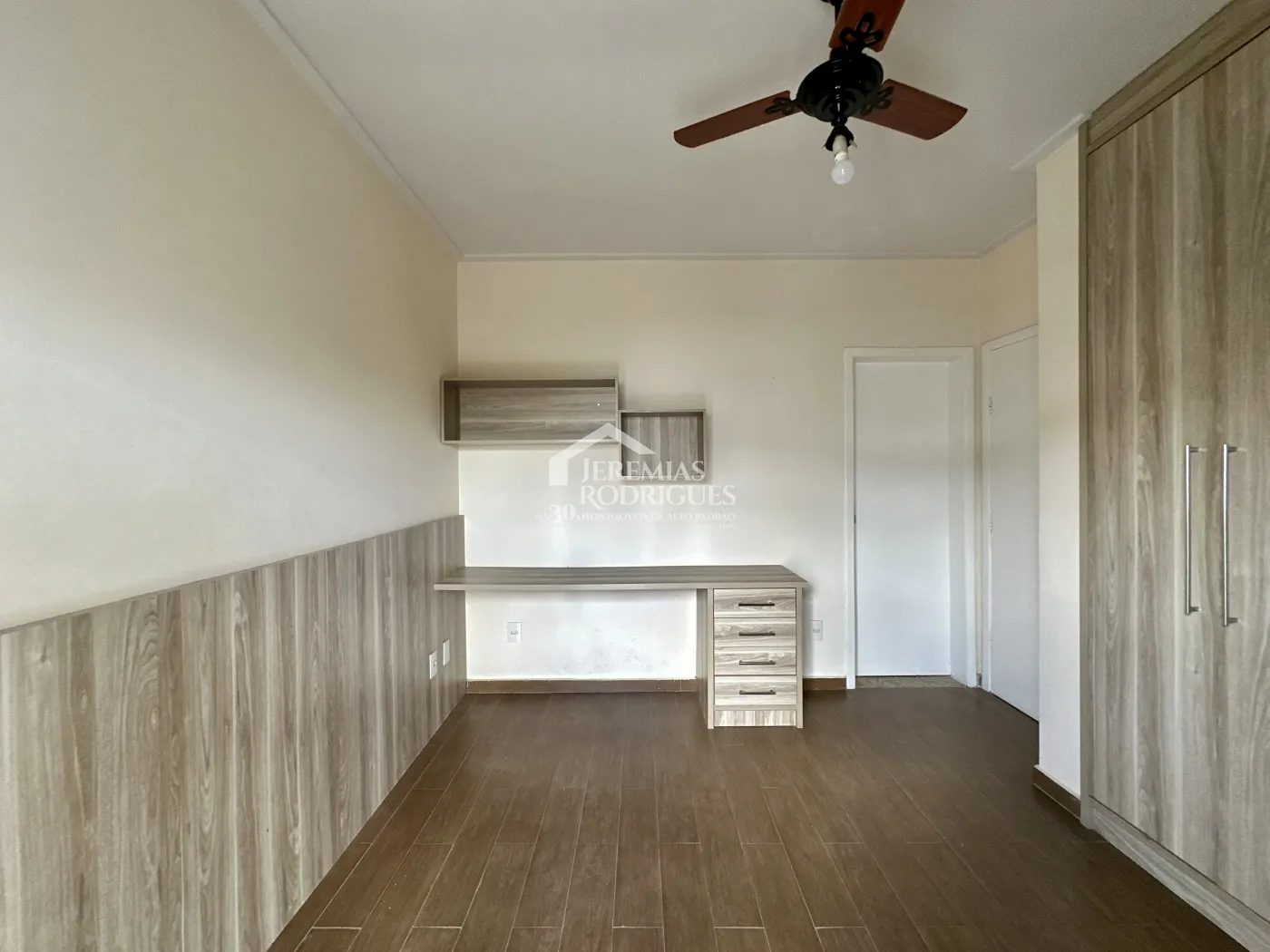 Casa para venda e locação com 4 suítes no Condomínio Campos do Conde II em Tremembé/SP