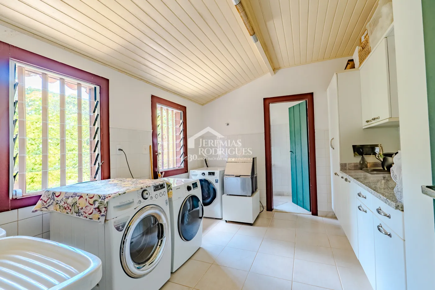 Fazenda à venda com 3.389.000,00 m² em Piraí/RJ.