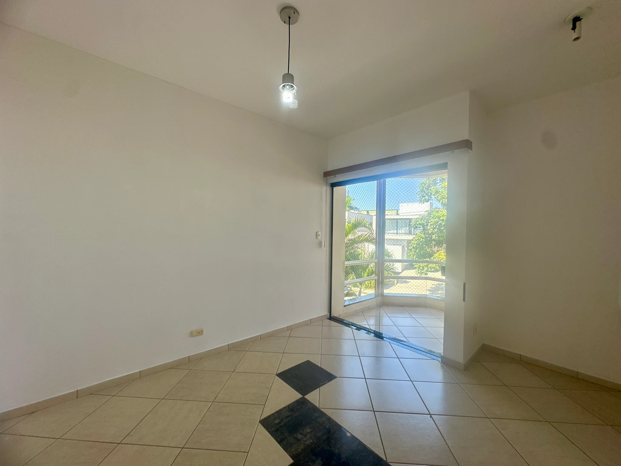Casa para venda e locação no Condomínio Taubaté Village em Taubaté/SP.