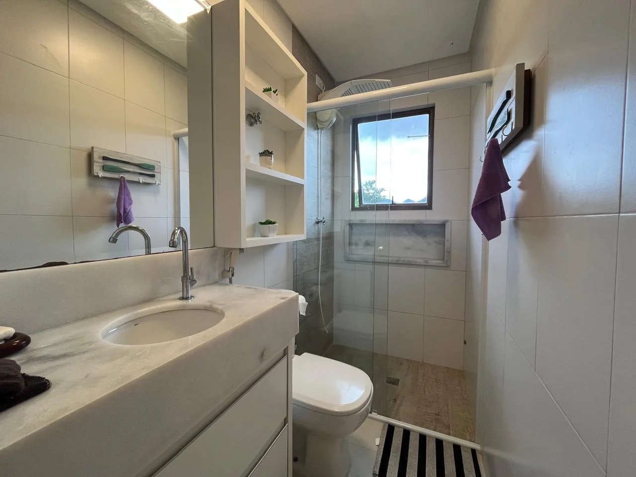 Apartamento à venda com 4 dormitórios, 260 m² no Edifício Recanto dos Nobres em Ubatuba/SP. 