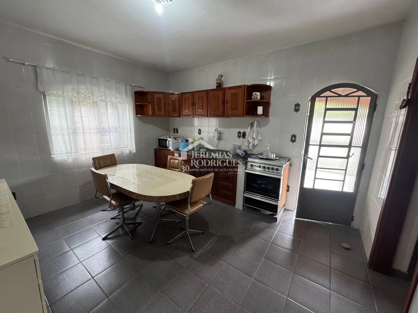 Área com imóvel residencial para venda no bairro Crispim em Pindamonhangaba/SP