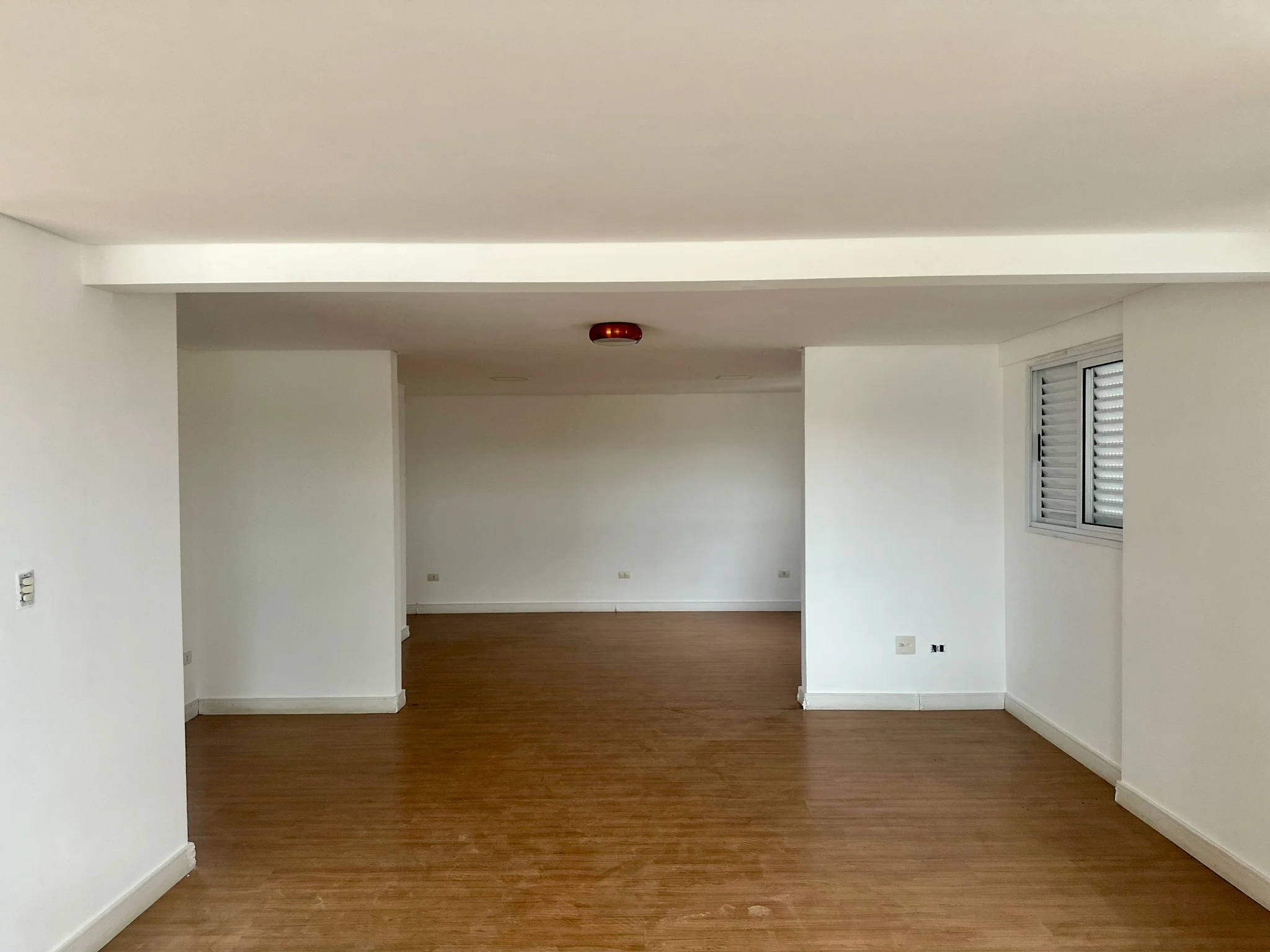 Cobertura duplex para locação no Edifício Placere em Taubaté/SP.