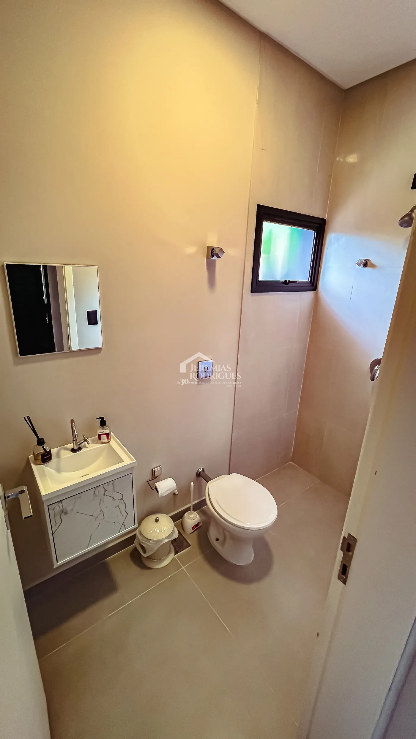 Casa com 3 suítes, 611 m² - Condomínio Village da Serra - Tremembé/SP