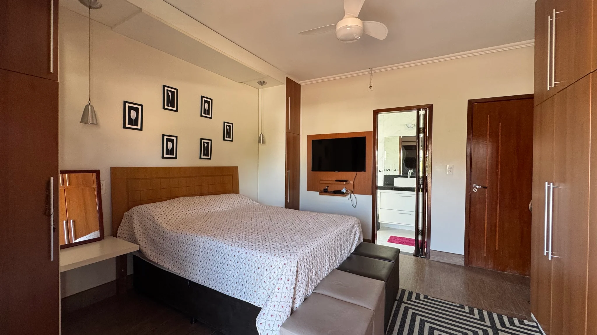 Casa e terreno á venda no Condomínio Campos do Conde III em Tremembé/SP.