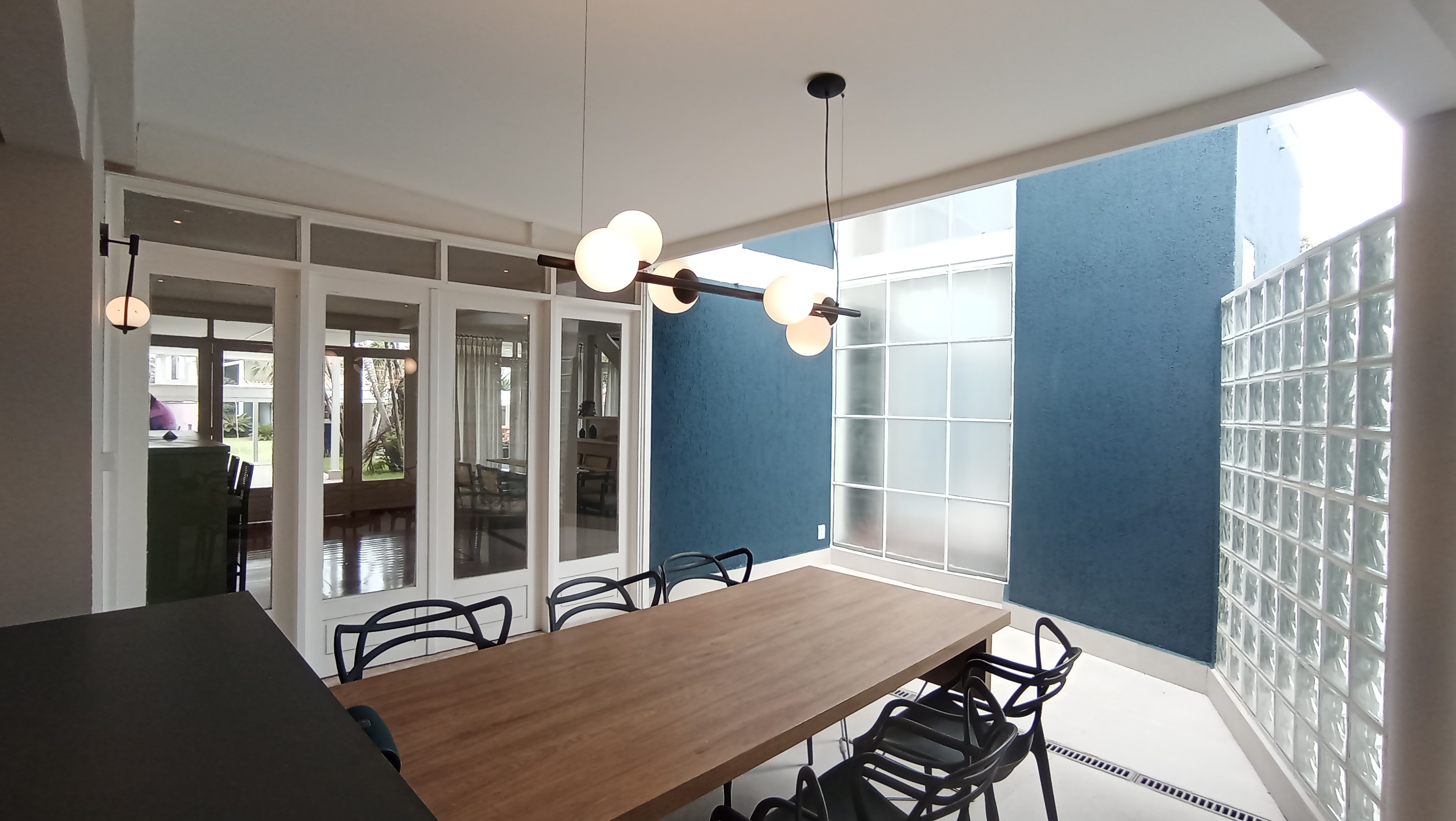 Casa à venda com 3 dormitórios no Condomínio Portal do Sol em Tremembé/SP.