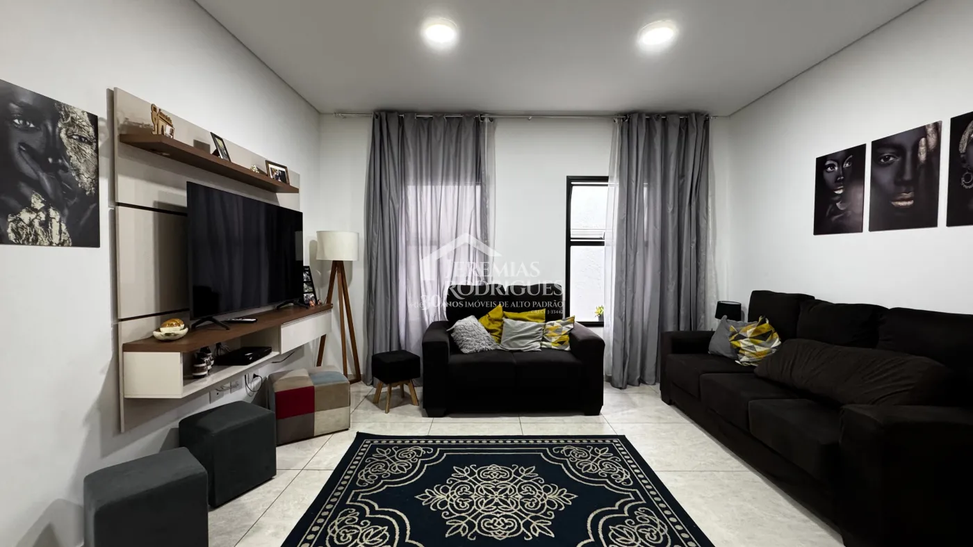 Casa à venda com 3 suítes no Condomínio Reserva dos Lagos em Pindamonhangaba/SP.