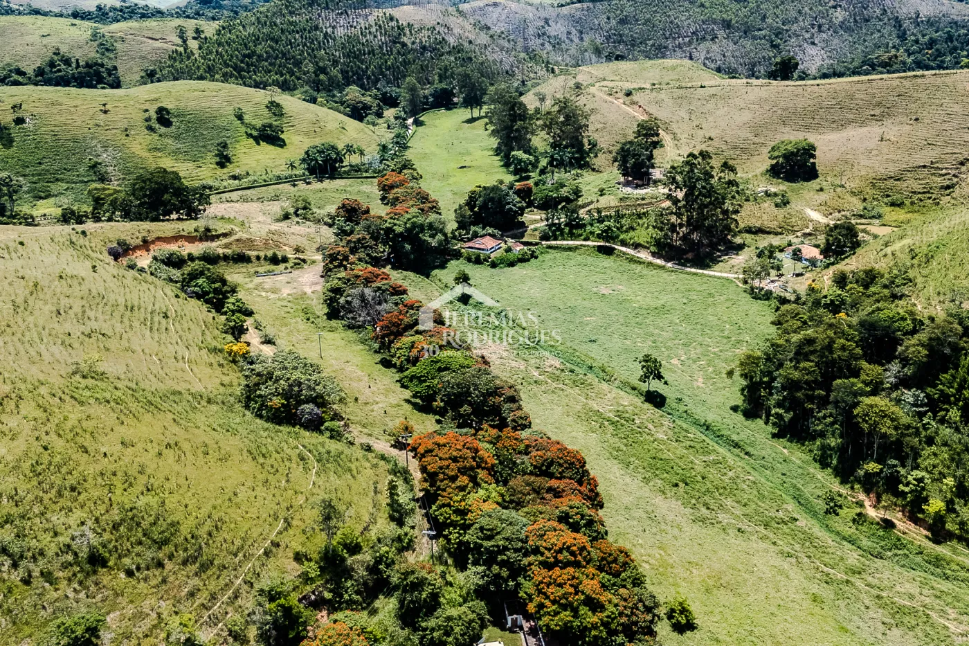 Fazenda à venda com 3.389.000,00 m² em Piraí/RJ.