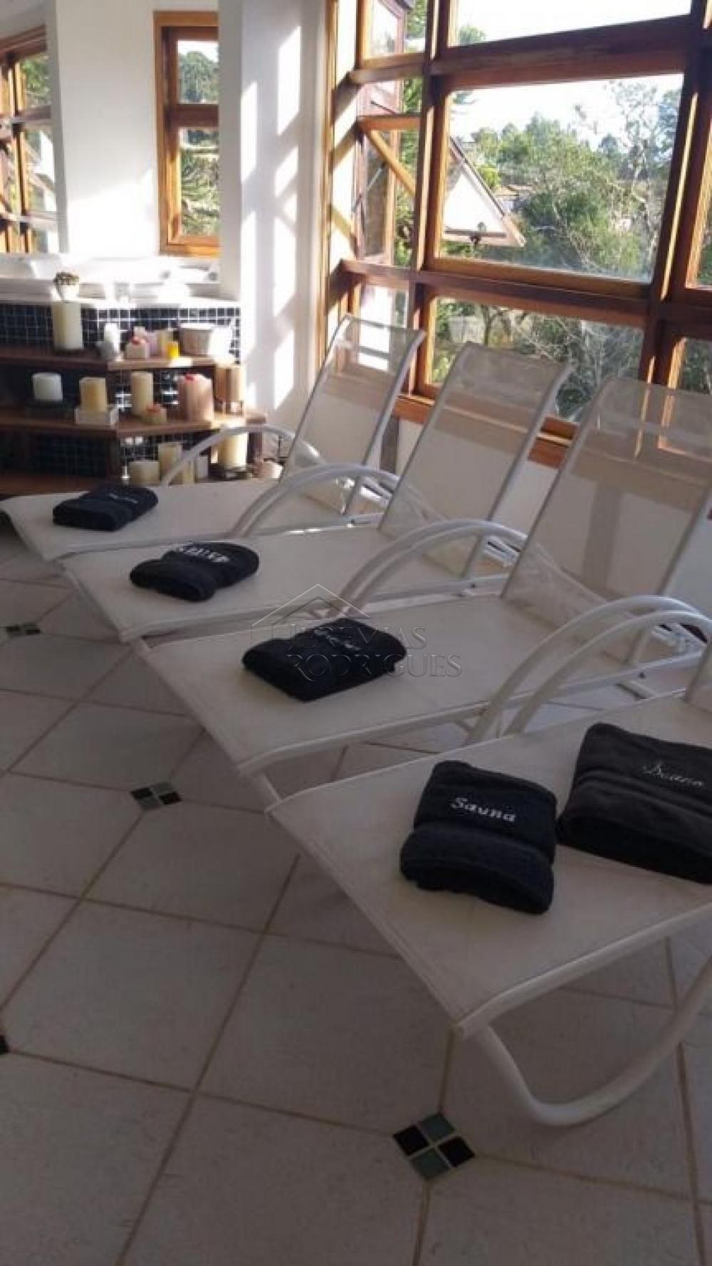 Casa à venda com 6 dormitórios no Alto Do Capivari em Campos do Jordão/SP.