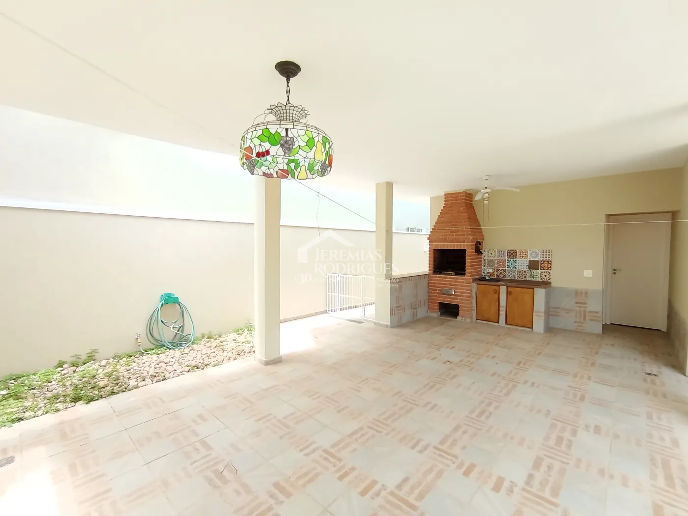 Casa para locação com 4 dormitórios no Condomínio Taubaté Village em Taubaté/SP.