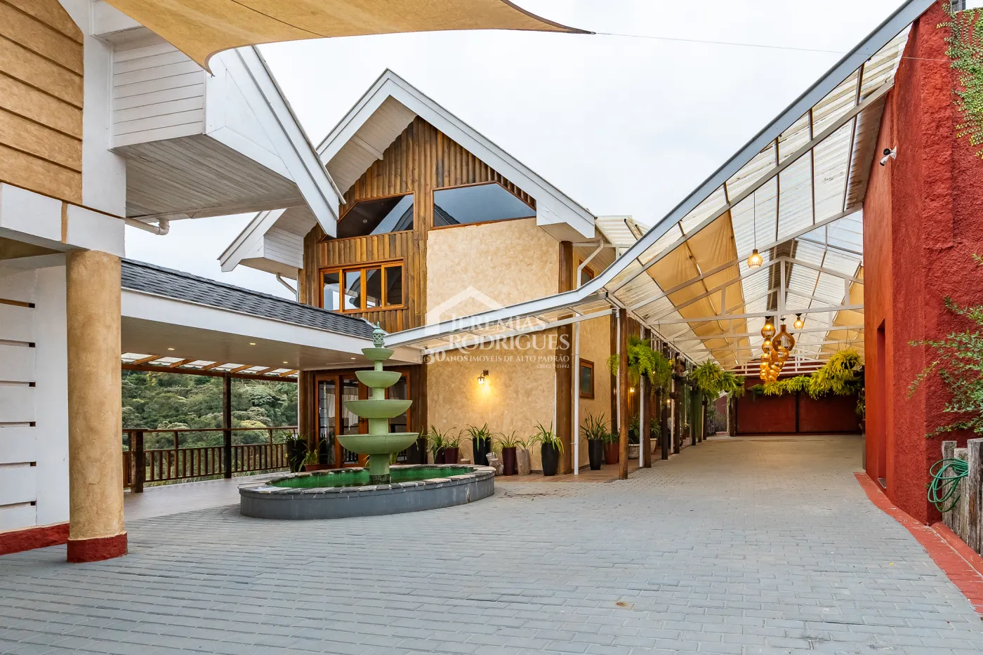 Casa com 5 suítes, 950 m² - Alto do Capivari - Campos do Jordão/SP