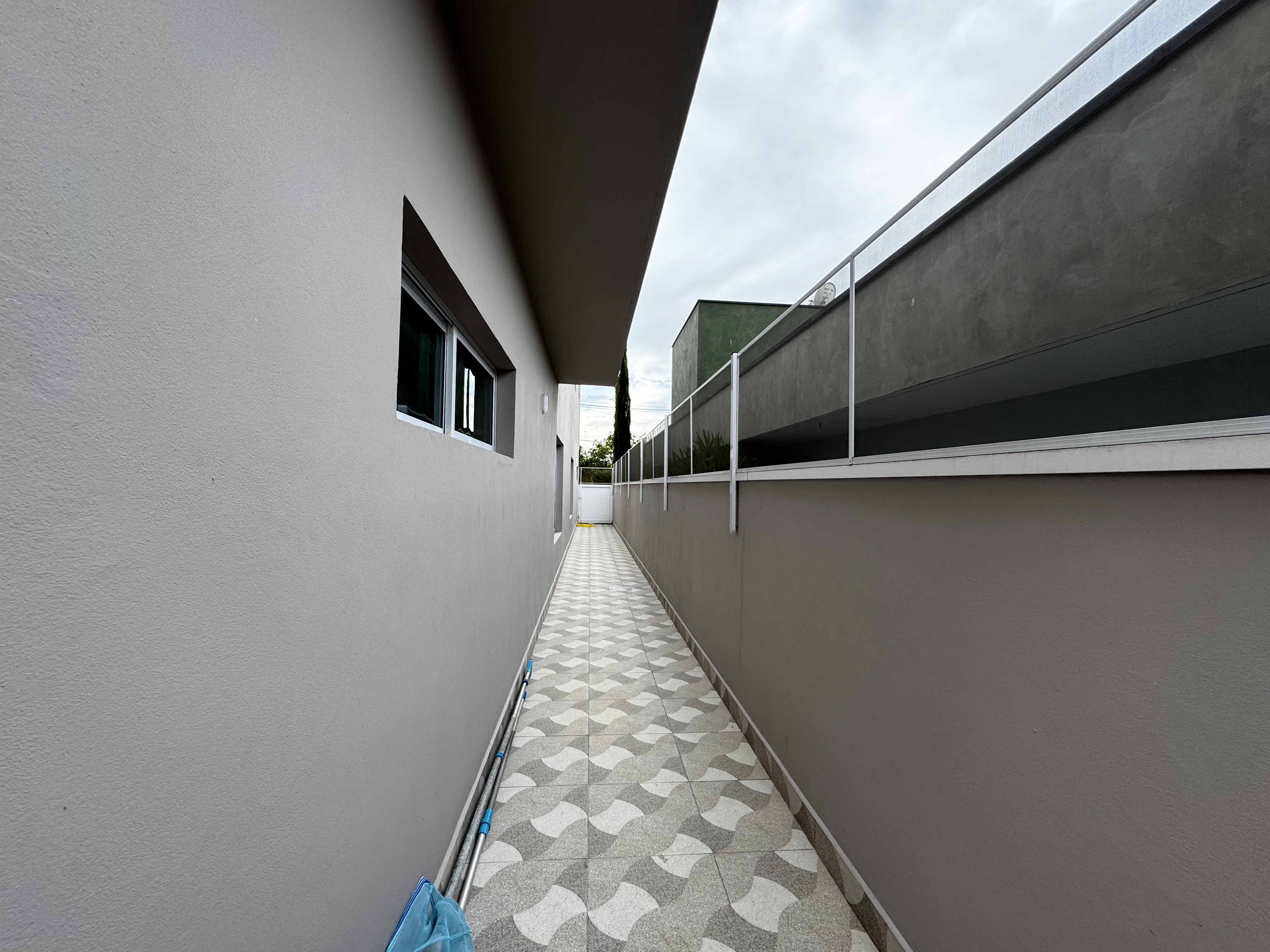 Casa à venda com 3 suítes no Condomínio Reserva dos Lagos em Pindamonhangaba/SP.