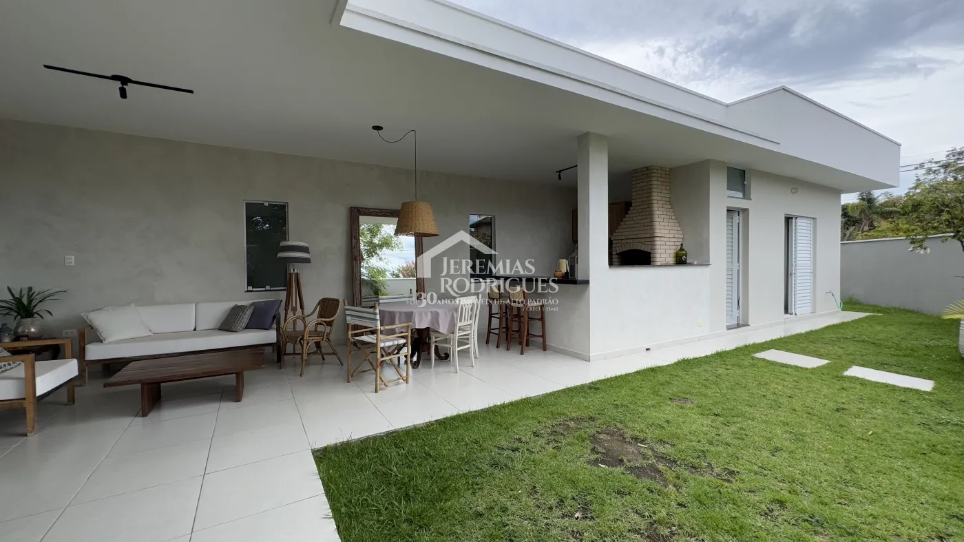 Casa à venda com 3 suítes no Condomínio Real Ville em Pindamonhangaba/SP.