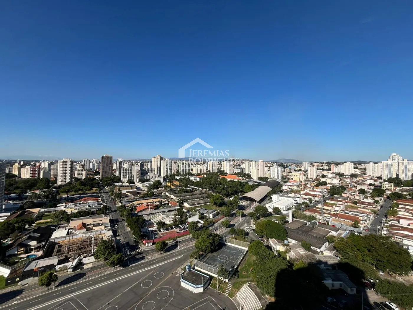 Apartamento à venda com 3 suítes, 211 m² no Edifício Europa em Taubaté/SP