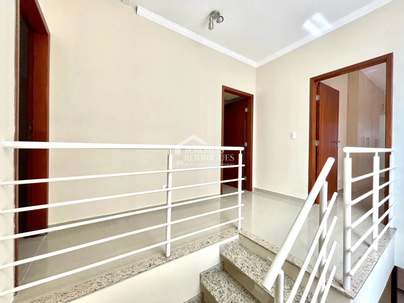 Casa para locação com 3 suítes no Condomínio Campos do Conde III em Tremembé/SP. 