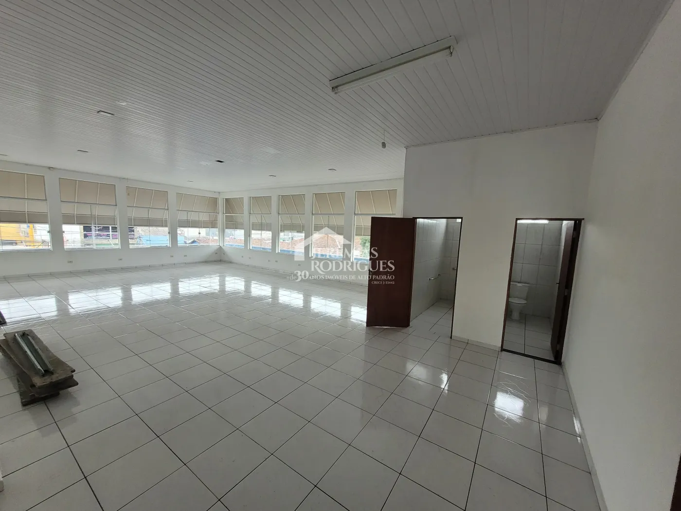 Sala comercial com 70 m² - Centro - Pindamonhangaba/SP.