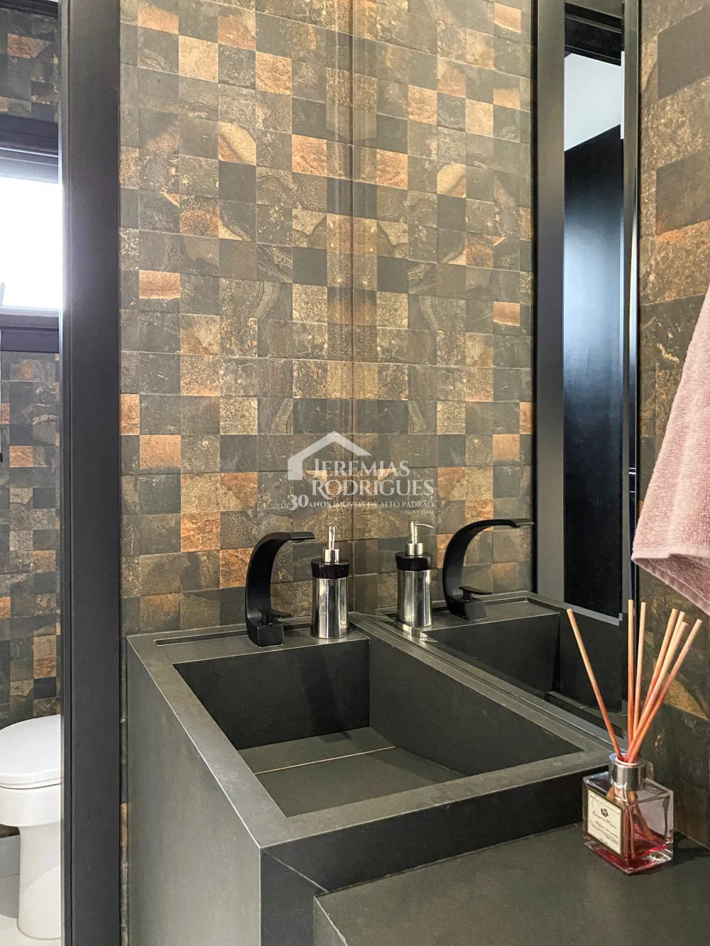 Casa com 3 quartos, 203 m², à venda por R$ 1.490.000- Condomínio Colinas do Belém - Taubaté/SP