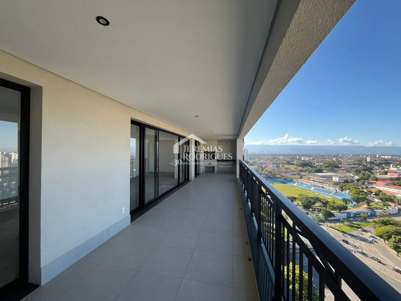 Apartamento à venda com 3 suítes, 211 m² no Edifício Europa em Taubaté/SP