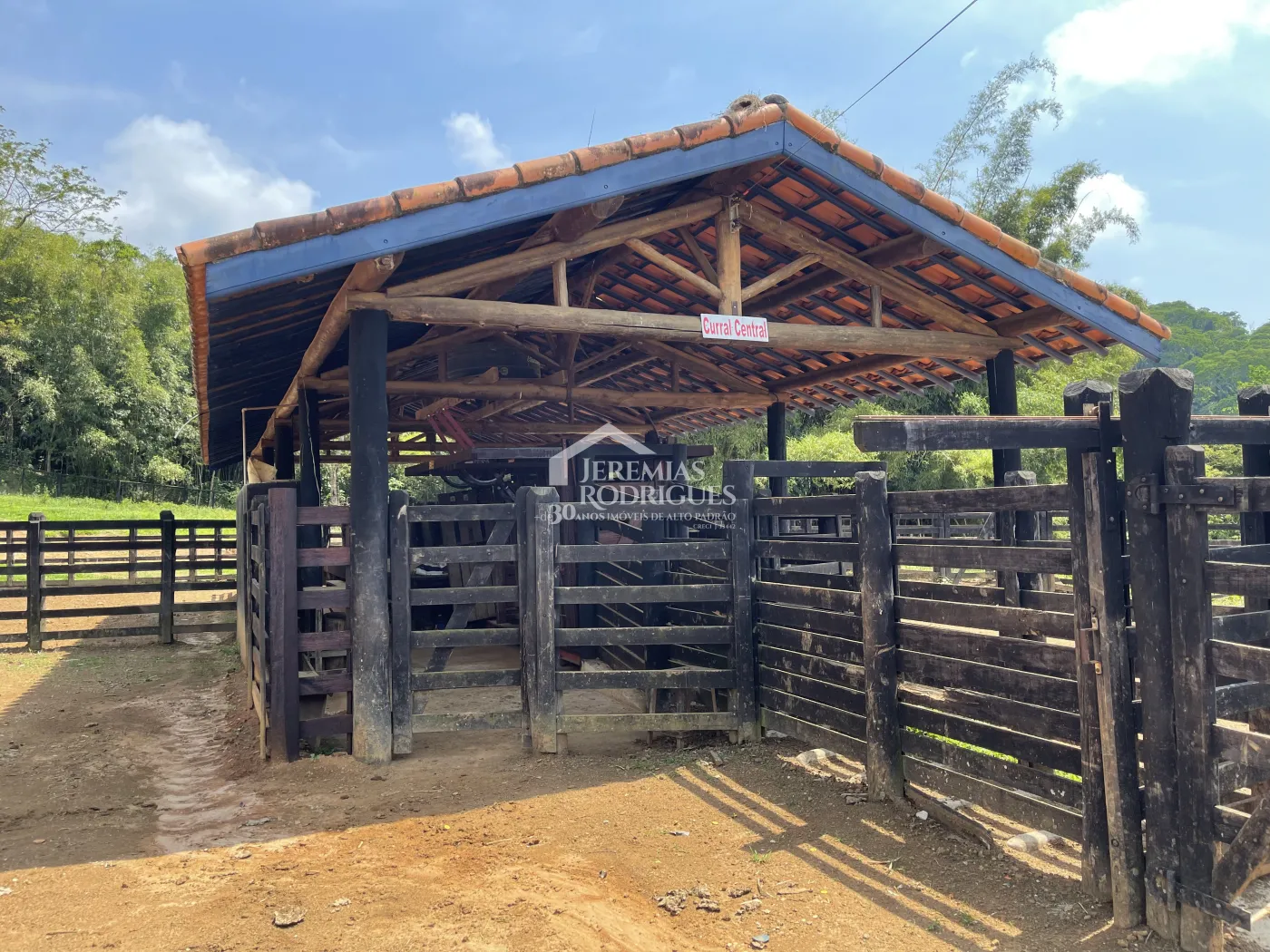 Fazenda com 12 dormitórios - Taubaté/SP