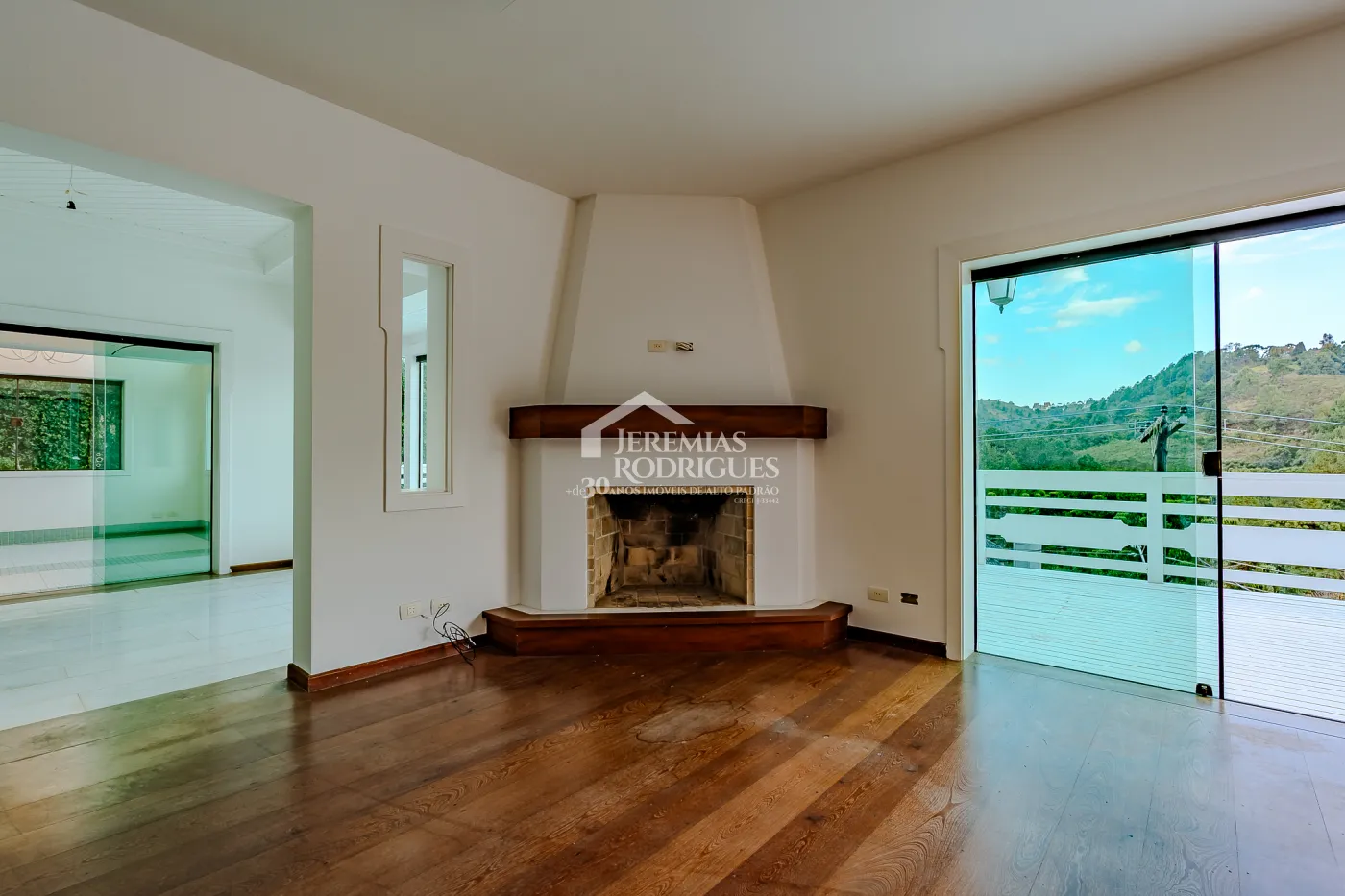 Casa para venda com 5 suítes no Condomínio Jardim Véu da Noiva em Campos do Jordão/SP