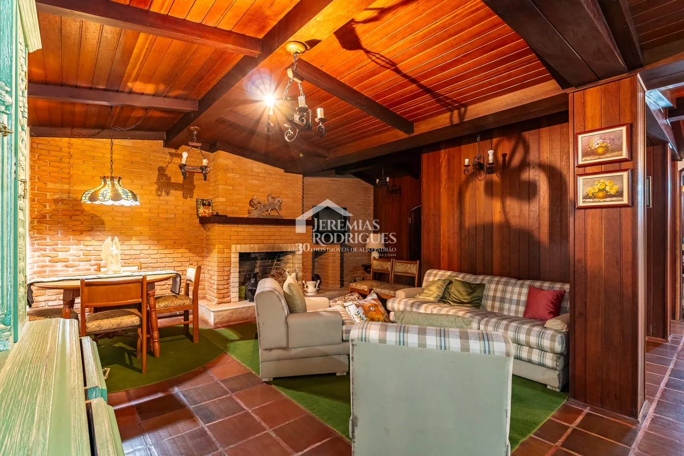 Casa com 7 dormitórios, 924 m² - Recanto das Araucárias - Campos do Jordão/SP