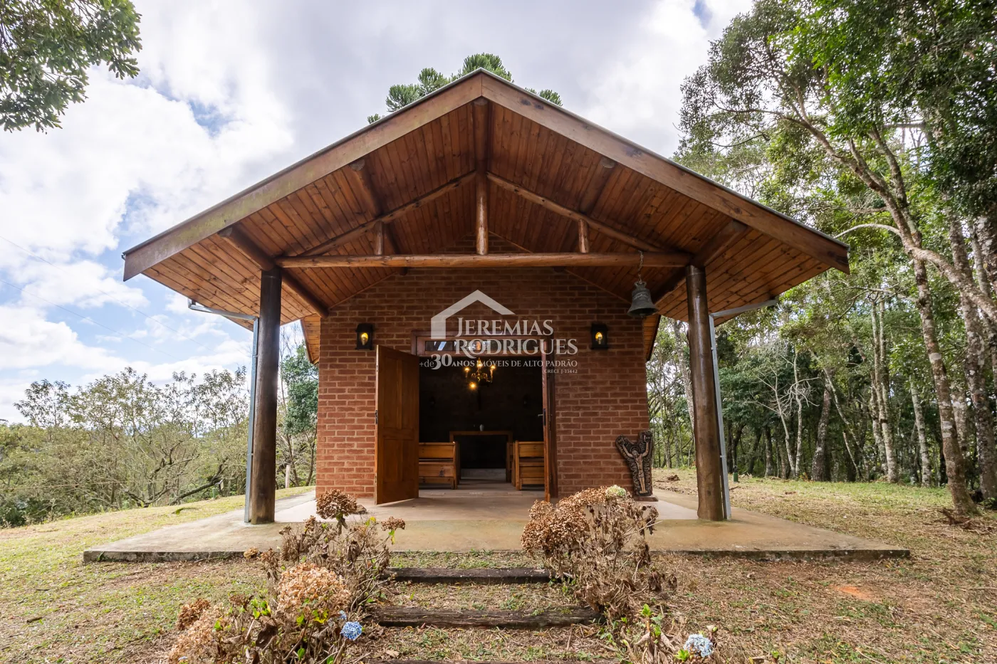 Fazenda com 2.904.000 m² - Sapucaí-Mirim - MG