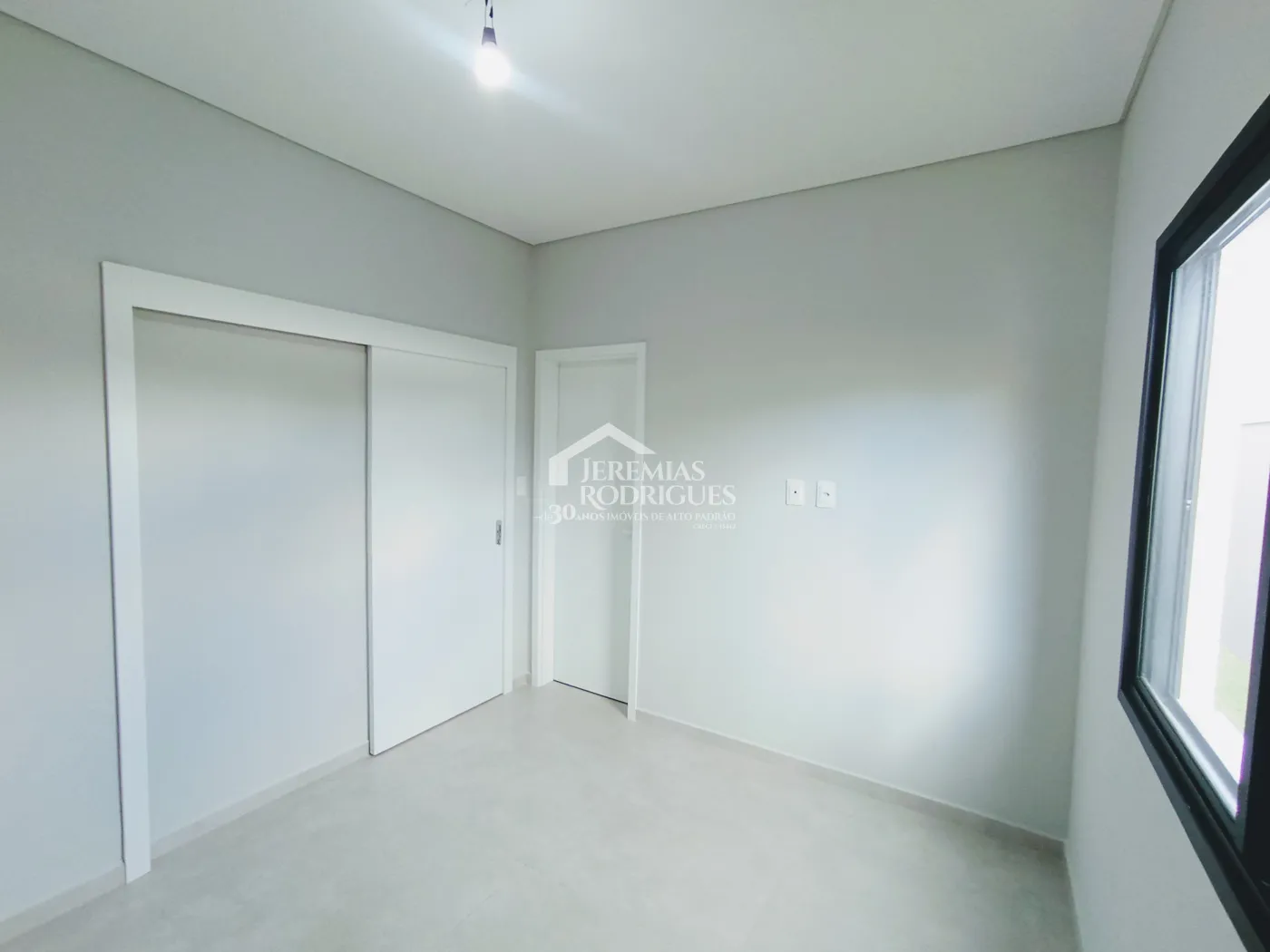 Casa à venda com 3 suítes no Condomínio Ouro Ville em Taubaté/SP