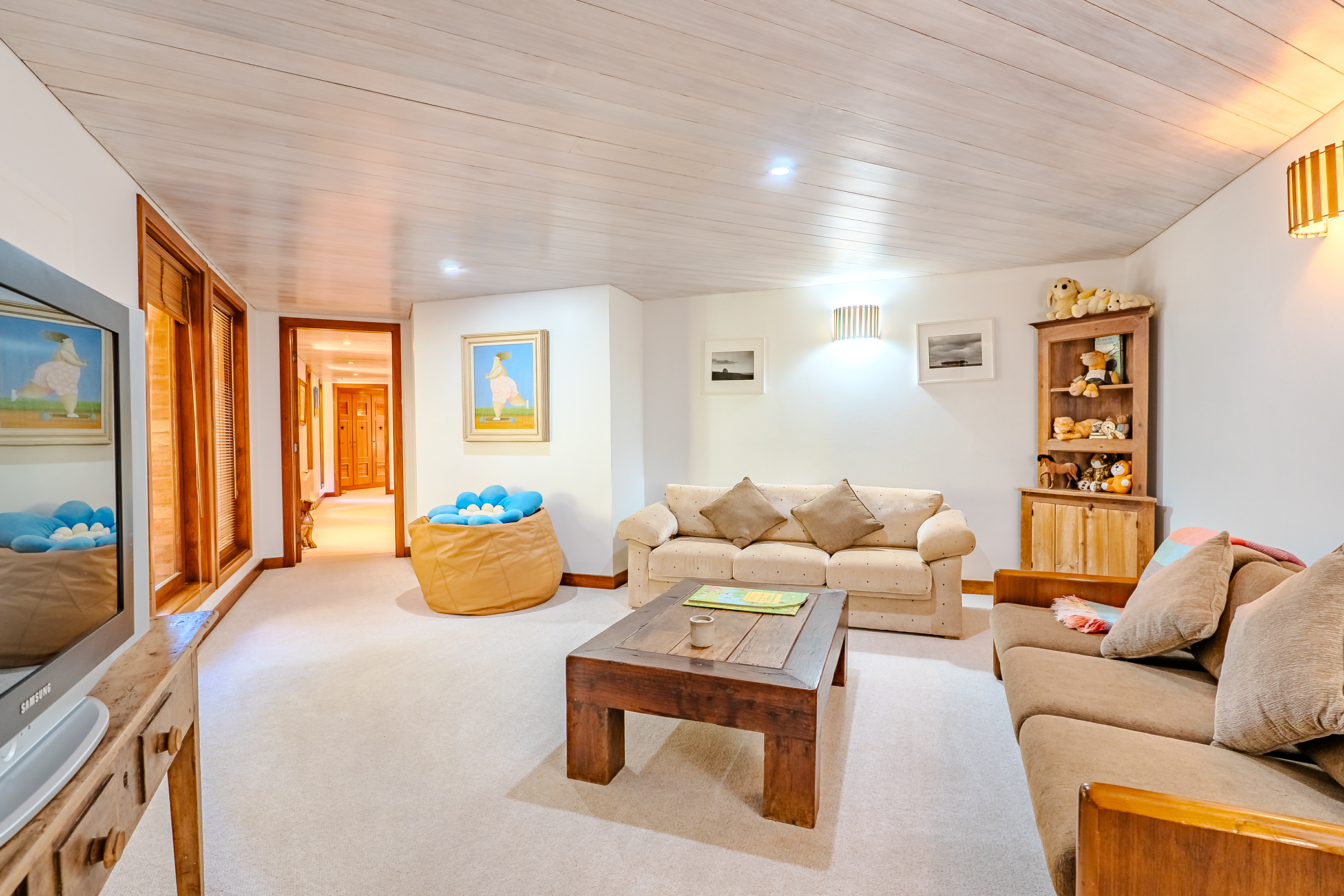 Mansão à venda com 7 suítes no Condomínio Vila Simonsen em Campos do Jordão/SP.