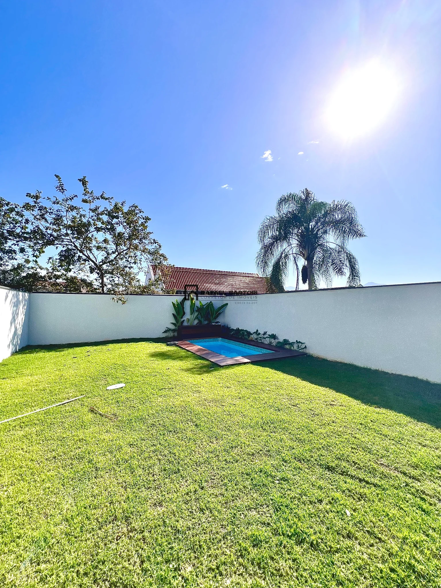 CASA COM 03 SUITES NO AMIZADE