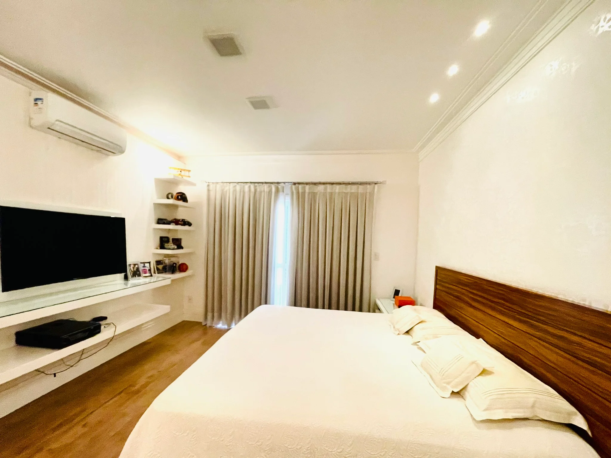 Casa com 5 dormitórios à venda no Condomínio Taubaté Village em Taubaté/SP.