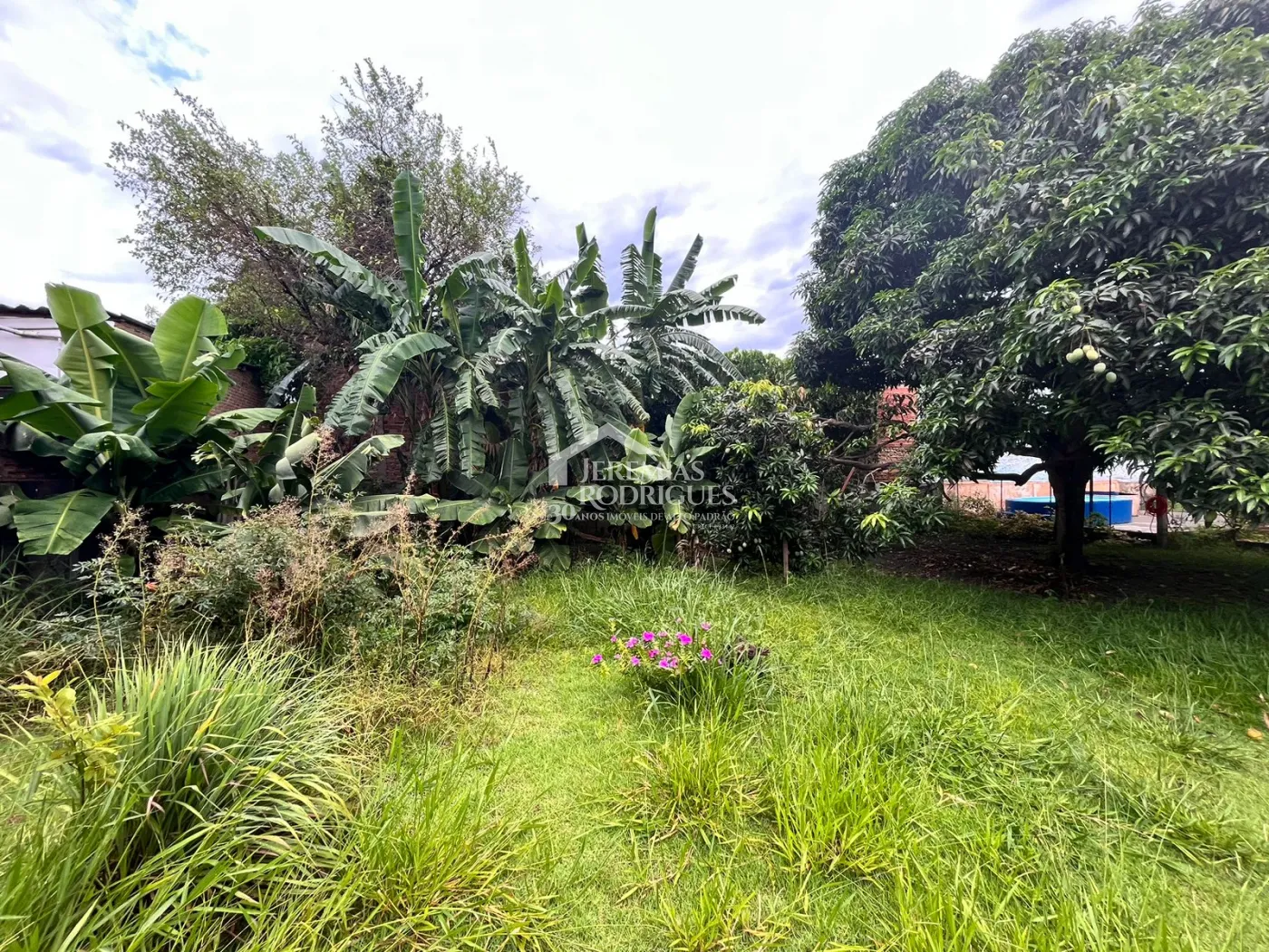 Terreno com 1.800 m² no bairro Campo Alegre em Pindamonhangaba/SP.