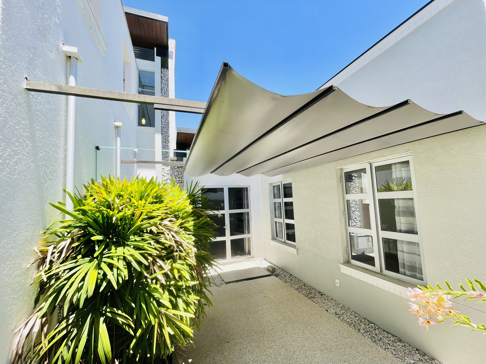 Casa à venda com 3 suítes no Condomínio Campos do Conde II em Tremembé/SP.